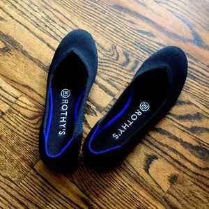 Rothy’s The Flat -Black Size 6 wonderful flat, like new, no wear.